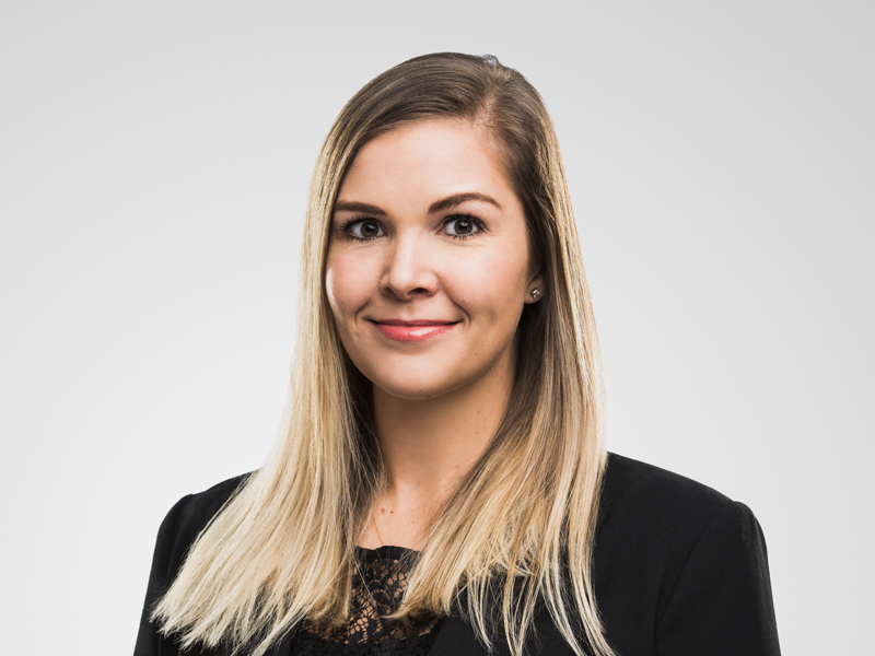 Laura De Heer Harneys front portrait image on a grey background