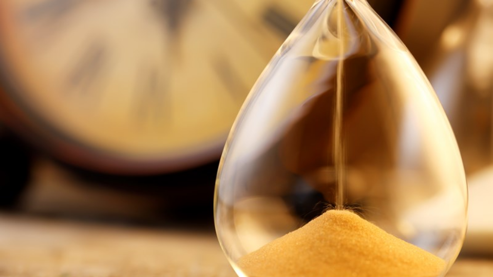 Hourglass flow