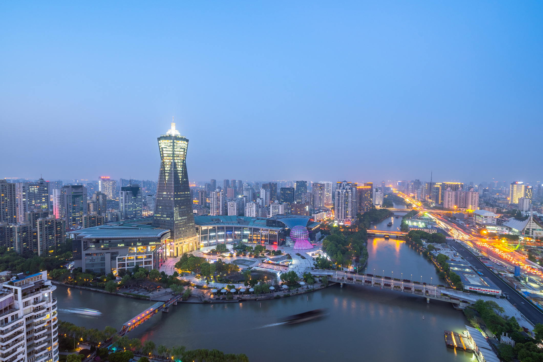 Modern cityscape along jinghang canal in midtown of hangzhou